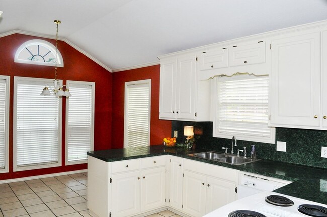 Photo - 3 Bed 2 bath Ashcreek Circle