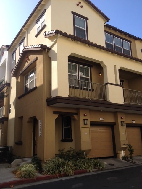 Building Photo - Opportunity Knocks! Updated Tri-Level prop... Rental
