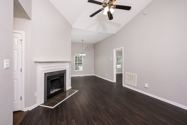 Photo - 504 Heathwick Dr