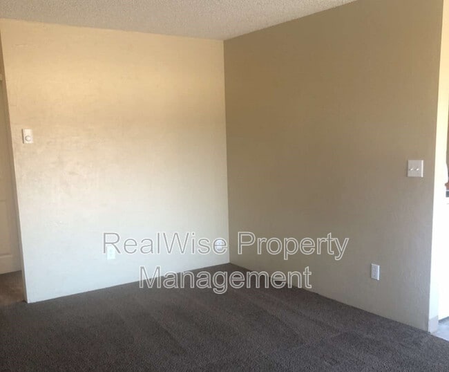 Photo - 248 W Clark St