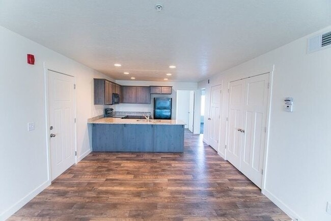 Building Photo - 784 E 500 S Unit 302