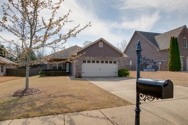 Building Photo - 2917 Magnolia Park Drive Southeast