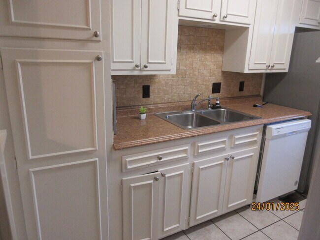 Photo - 511 Chickadee Dr Unit A