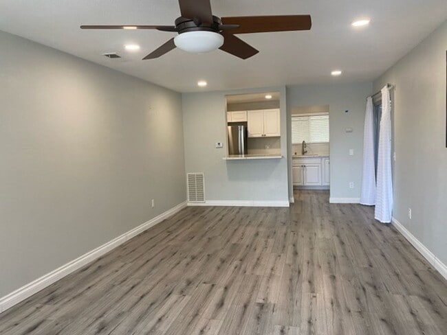 Photo - Wonderful 2 Bedroom home in Peacock Hills ...