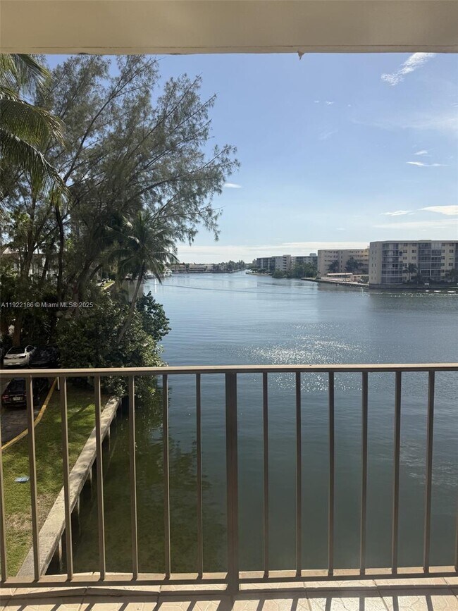 Photo - 18151 NE 31st Ct Unit 311