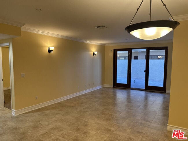 Photo - 122 N Clark Dr Unidad 105