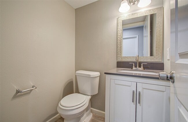 Photo - 2005 Village Park Dr