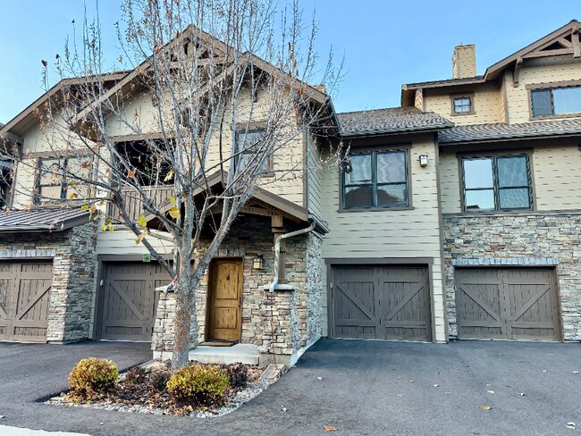 6008 St Moritz Dr Unit J