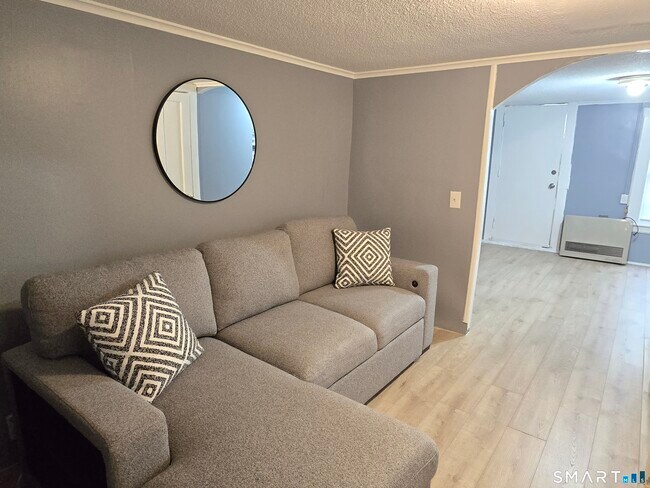 Photo - 103 Capen St Unidad LL