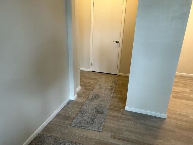 1 bdr entrance