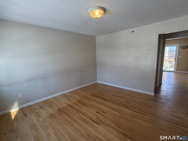 Photo - 108 Mohican Ave Unit APT 10