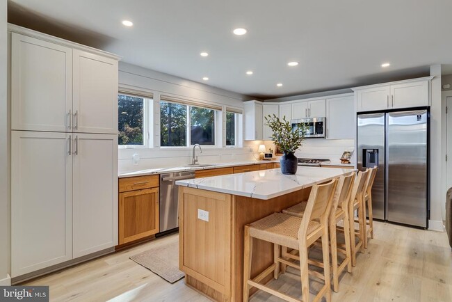 Photo - 84 S Chesapeake Ave