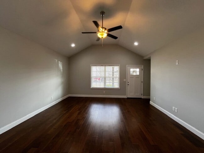 Photo - Beautiful 3 Bedroom 2 Bath home with back deck overlooking large backyard