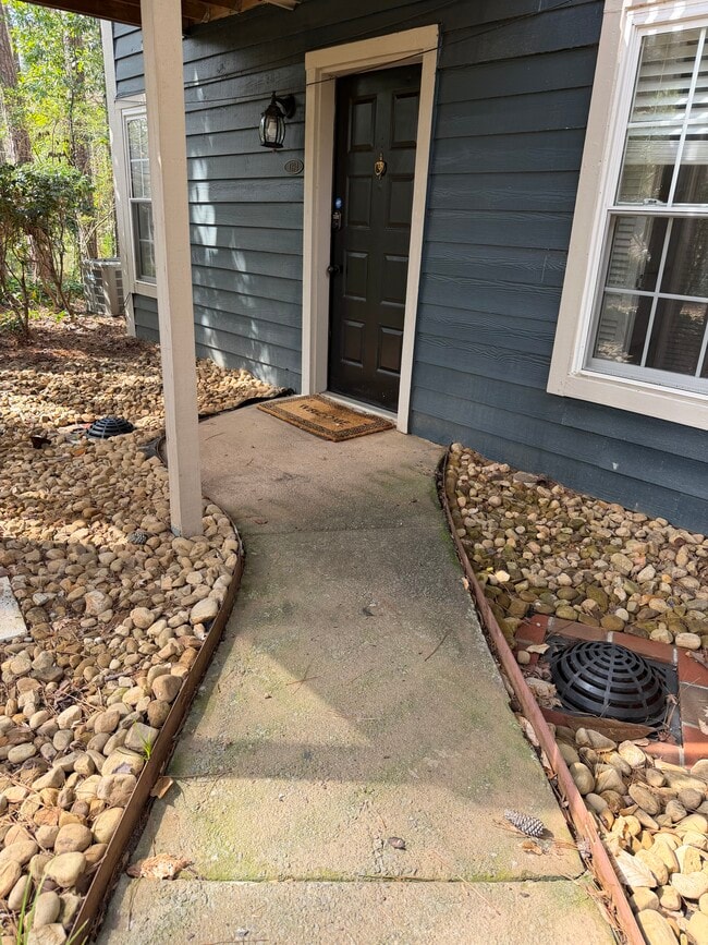 Building Photo - 1394 N Crossing Dr NE Unit 1394