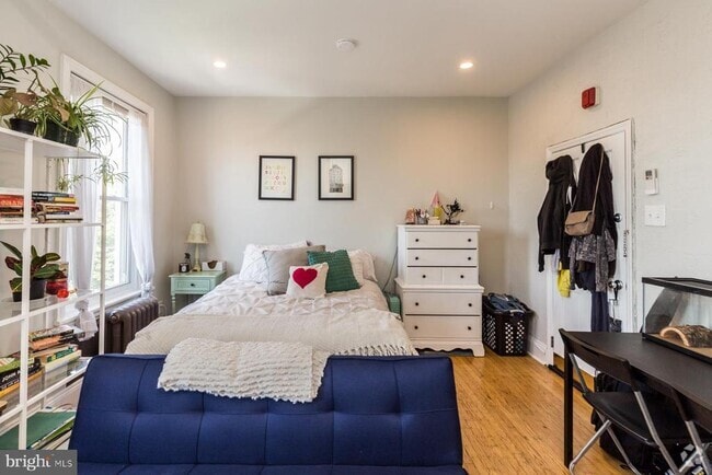 Building Photo - 1331 Reed St Unit 3 Rental