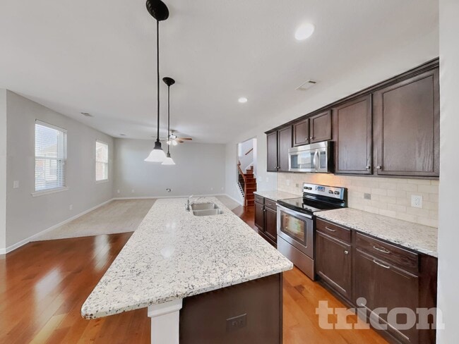 Photo - 1637 Robindale Dr