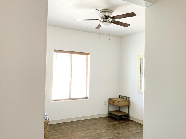 Photo - 470 Morgan St