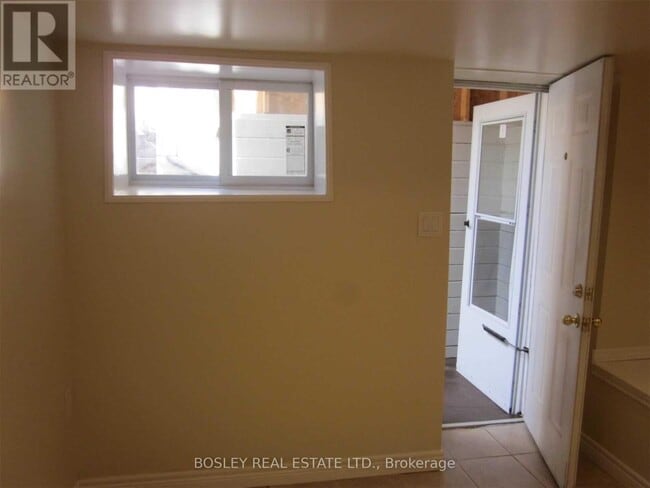 Photo - 97 Rosemount Ave Unit 3