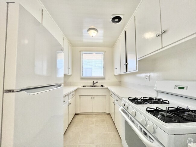 Building Photo - 333 Rexford Dr Unit 6 Rental