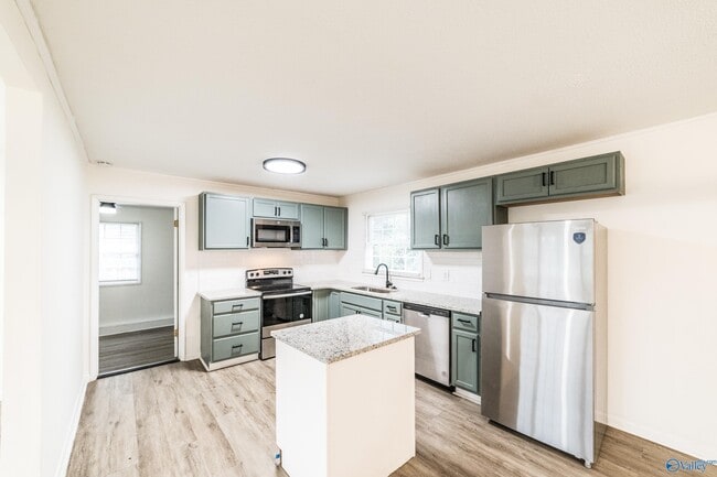 Photo - 307 Meadowbrook Dr SE
