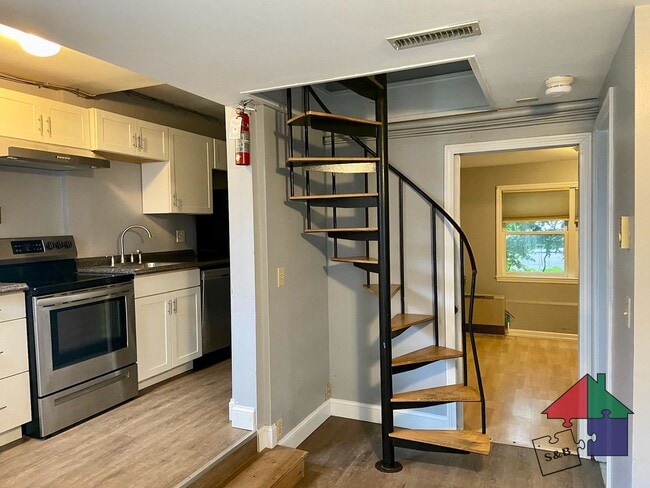 Building Photo - 36 Buell St Unit 2 Rental