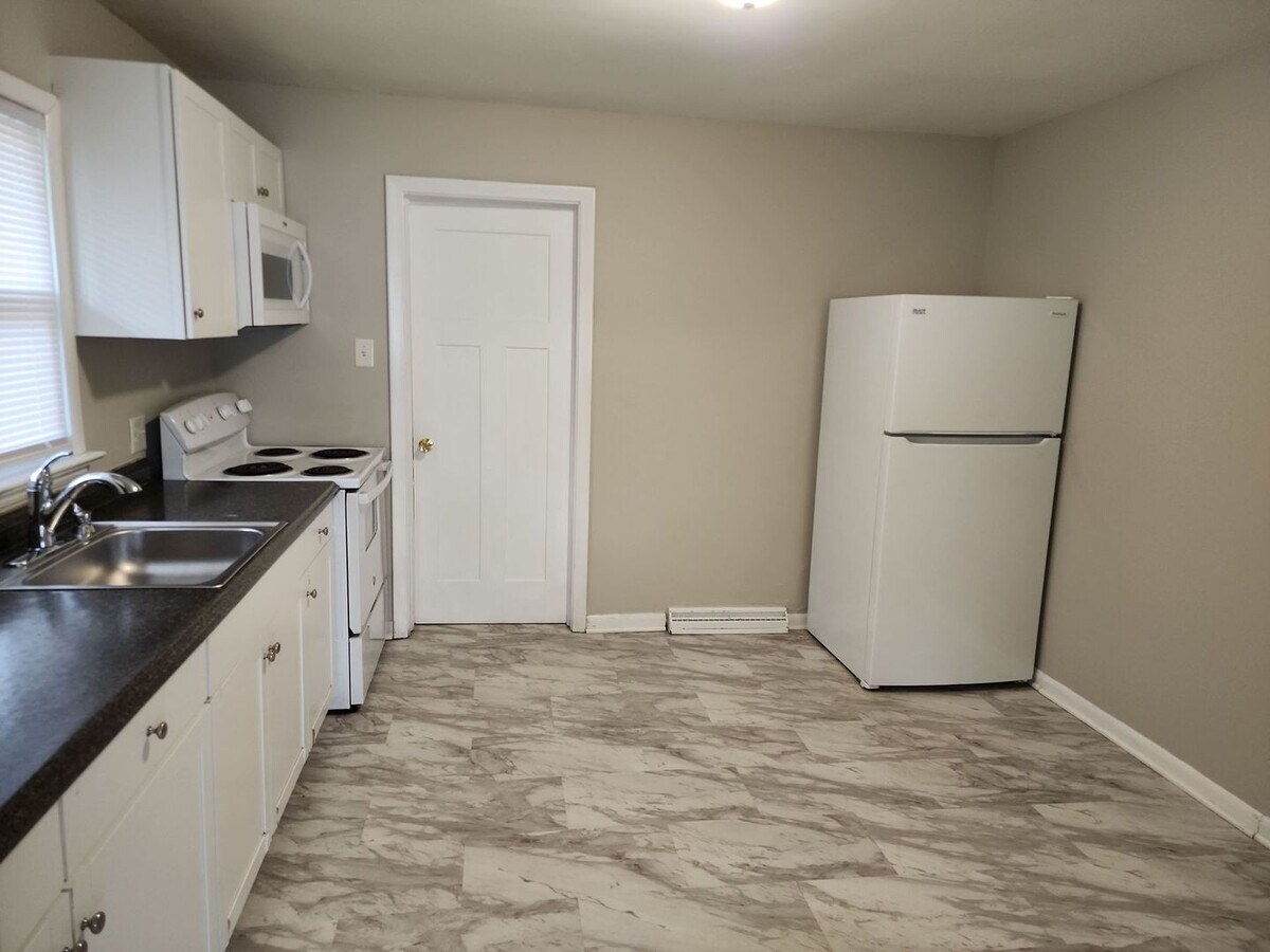 Photo - Spacious 3 Bedroom 1 Bath Rancher!