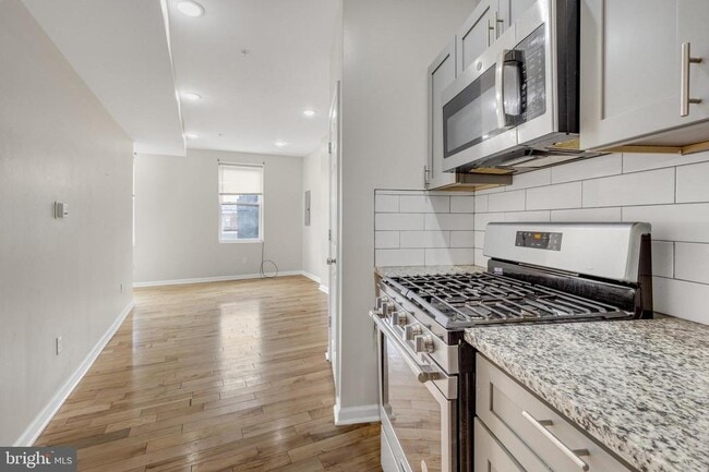 Building Photo - 2604 Frankford Ave Unit 3