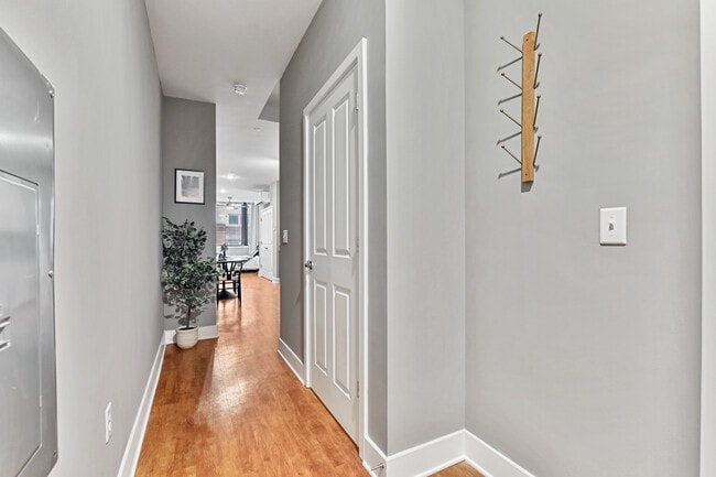300 W Fayette St