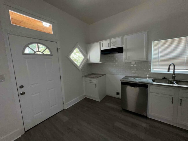 Photo - 939 Seattle St