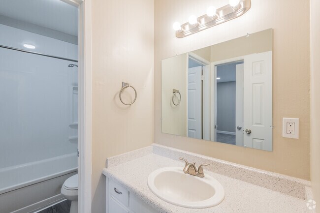 1BR, 1BA - Magnolia Court Apartments