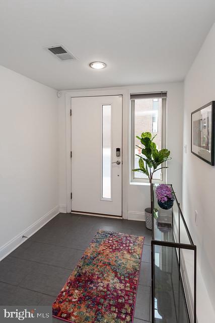 Building Photo - 1357 N Mascher St