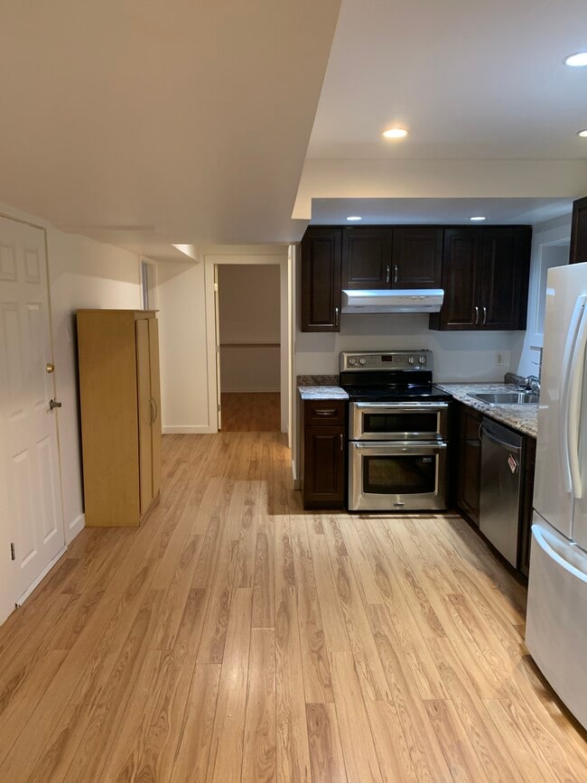 Cuisine - 2276 Bellamy Rd