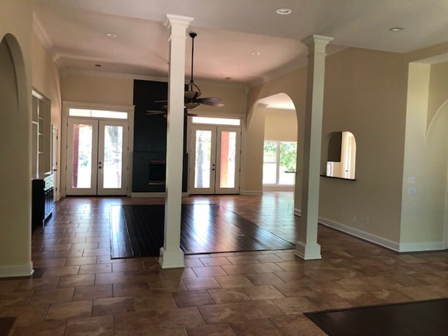 101 Edgewater Cv