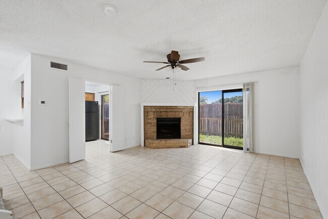 Photo - 14800 Enterprise Dr