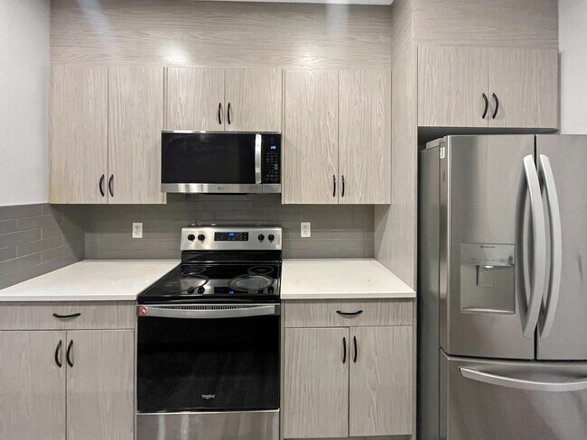 Photo - 7552 Creighton Pl SW