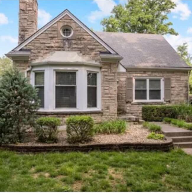 Building Photo - St. Matthews 3 Bed 2 Bath Stone Cape Cod Home