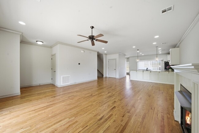 Photo - 1333 E 41st Pl