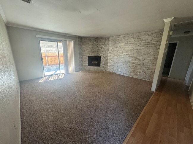 Photo - 3 Bedroom, 2 Bath, 2 car garage