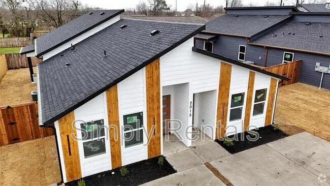 Building Photo - 2015 Stuart St Rental
