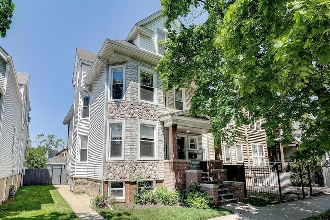 Building Photo - 2634 N Lawndale Ave Unit 1