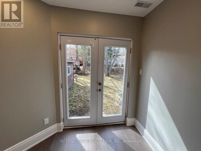 Photo - 73 Murray Dr