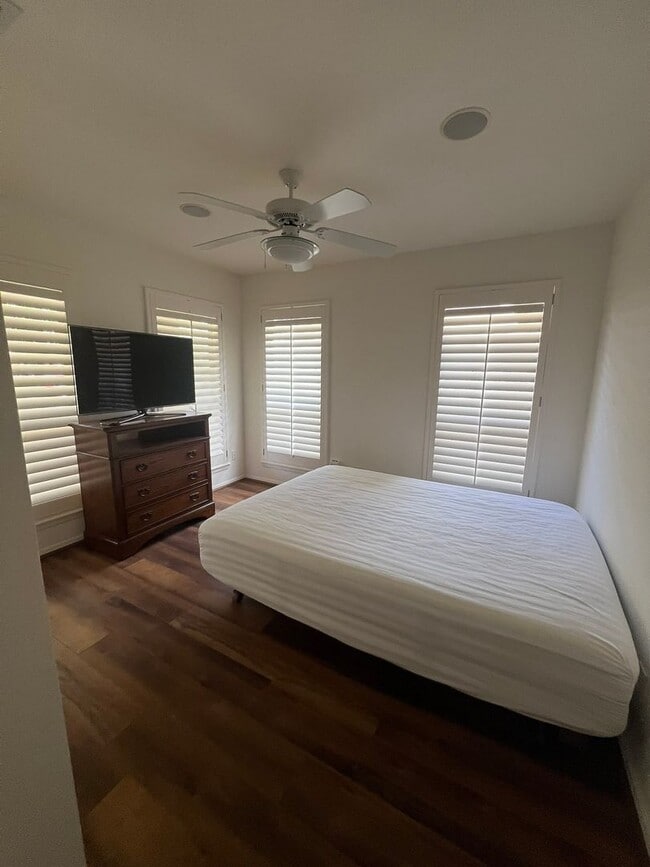 Photo - FULLY FURISHED MID TERM LEASE