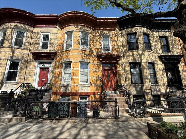 Building Photo - 145 Moffat St Rental