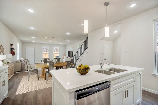 Photo - 6513 Goldspier St