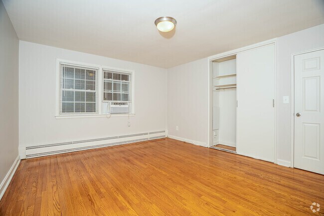2BR, 1BA - 1260SF 1st Bedroom
