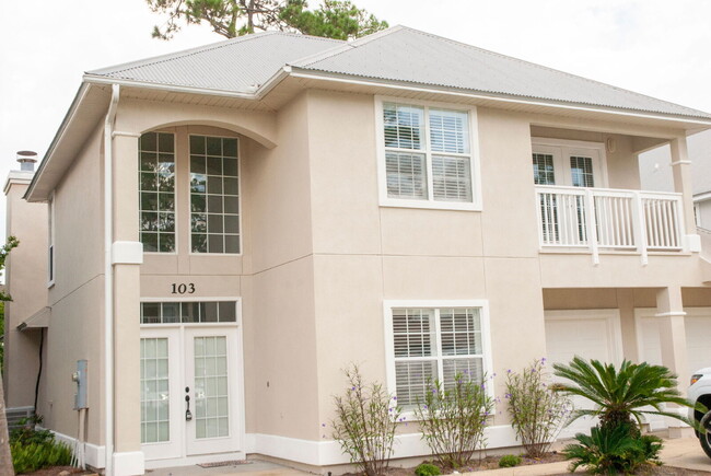 Building Photo - Luxury 3 bedroom 3.5 bath home in GATED co... Unit 103