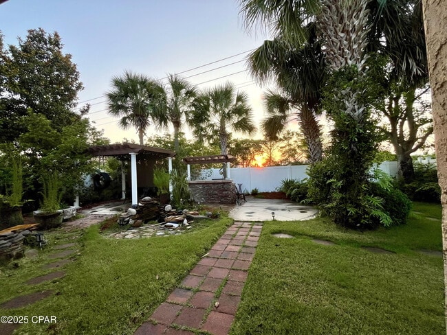 Photo - 214 Summerwood Dr House
