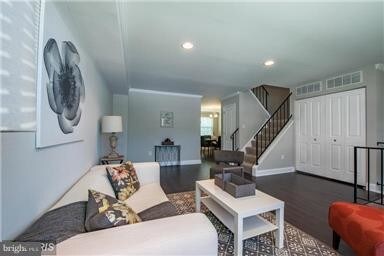 Photo - 32 Golden Hill Ct