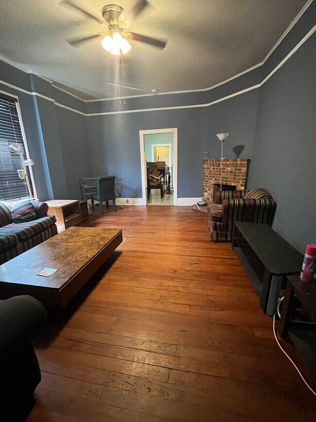 Photo - 109 Church St