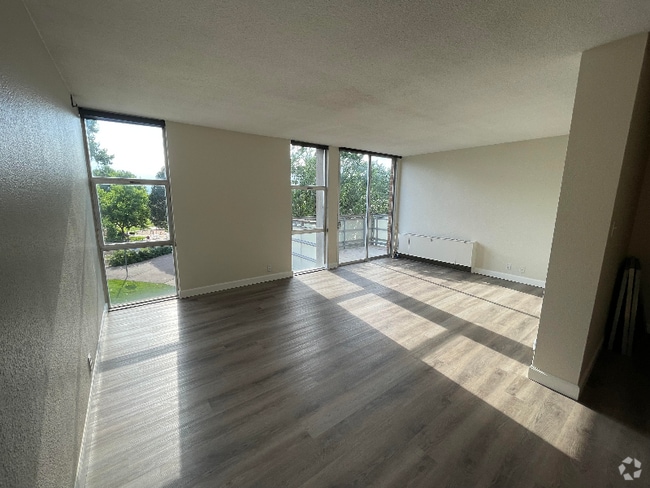 Building Photo - 2500 S York St Rental